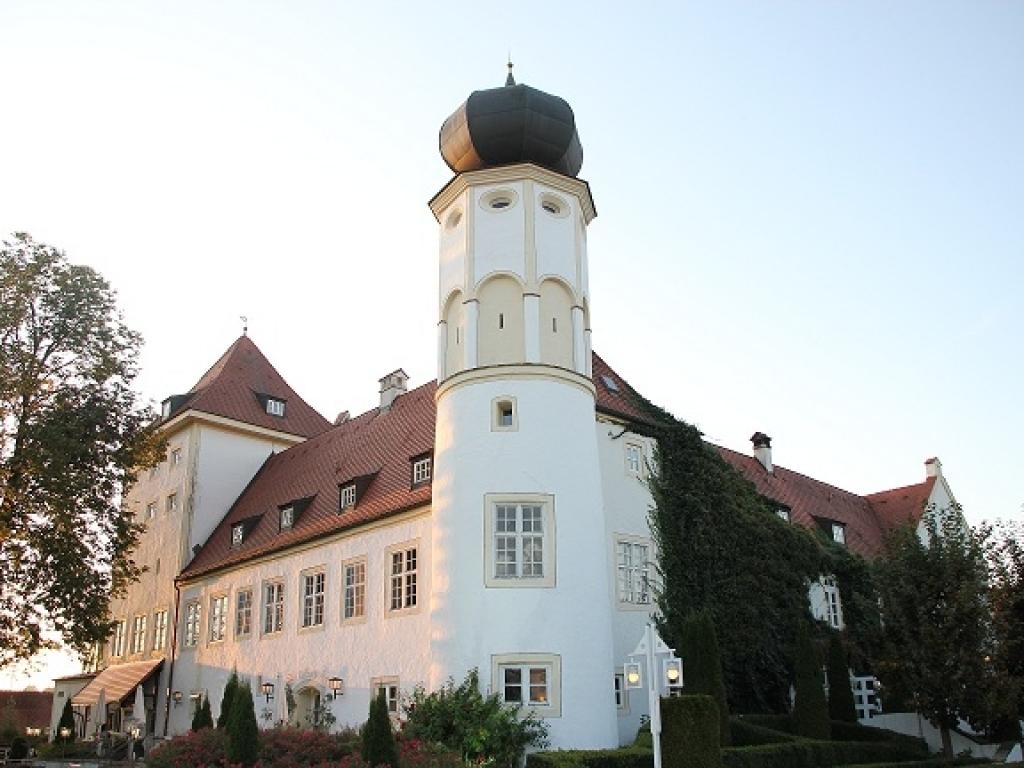Schlosshotel Neufahrn #1